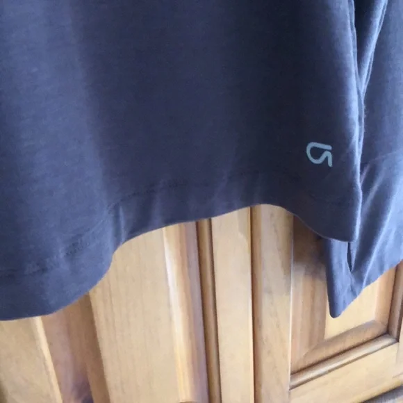 GapFit Athletic workout top. Plum shade. Breathable. Excellent condition. - Picture 4 of 6